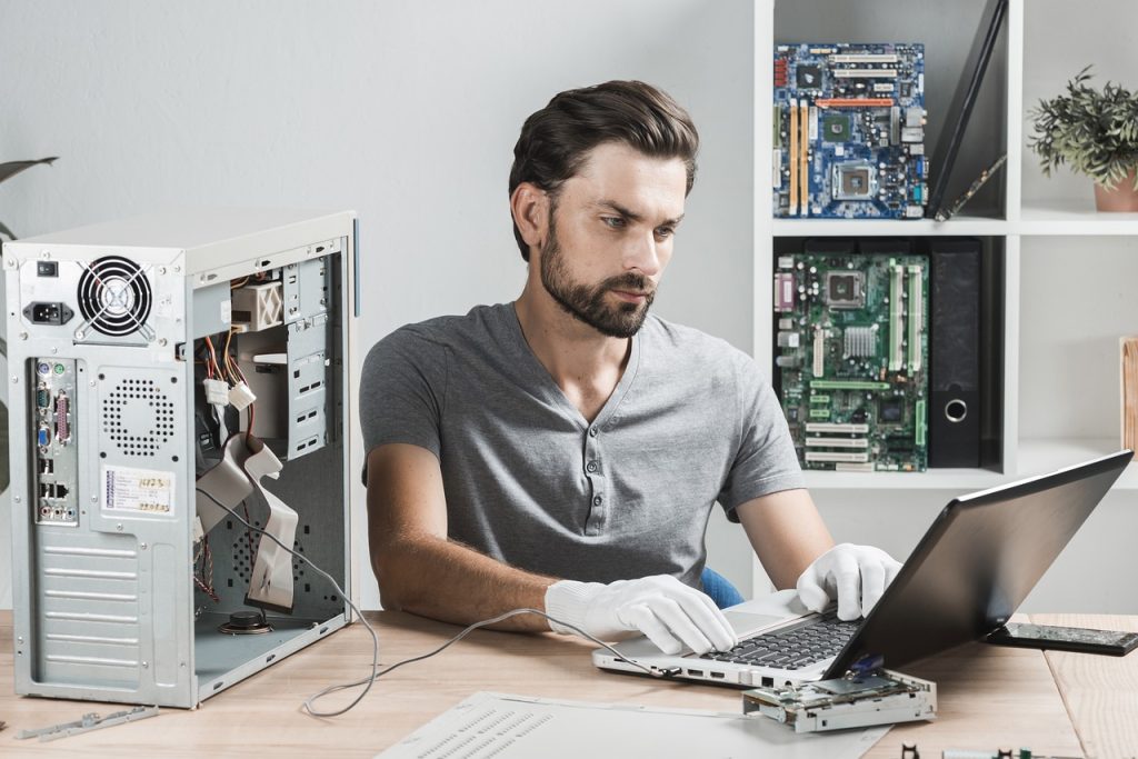 Diagnostic, Maintenance et Réparation d’Équipements Informatiques et de Télécommunications